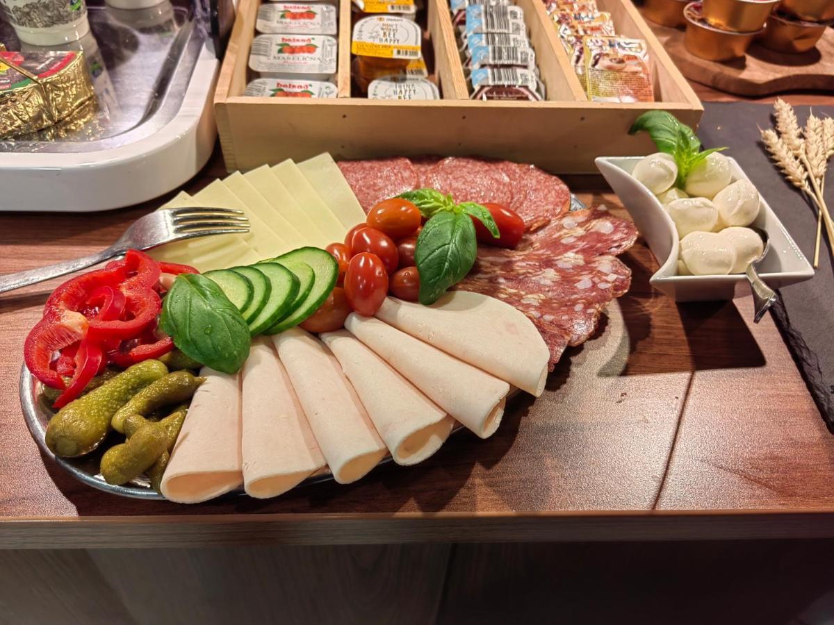 Prenocisca Mraz Apartment Velenje Bagian luar foto