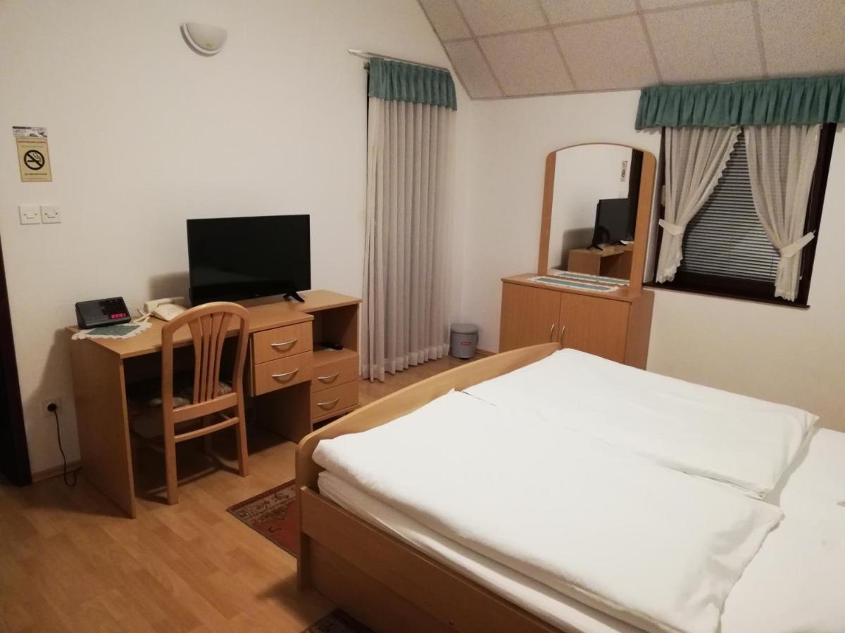 Prenocisca Mraz Apartment Velenje Bagian luar foto