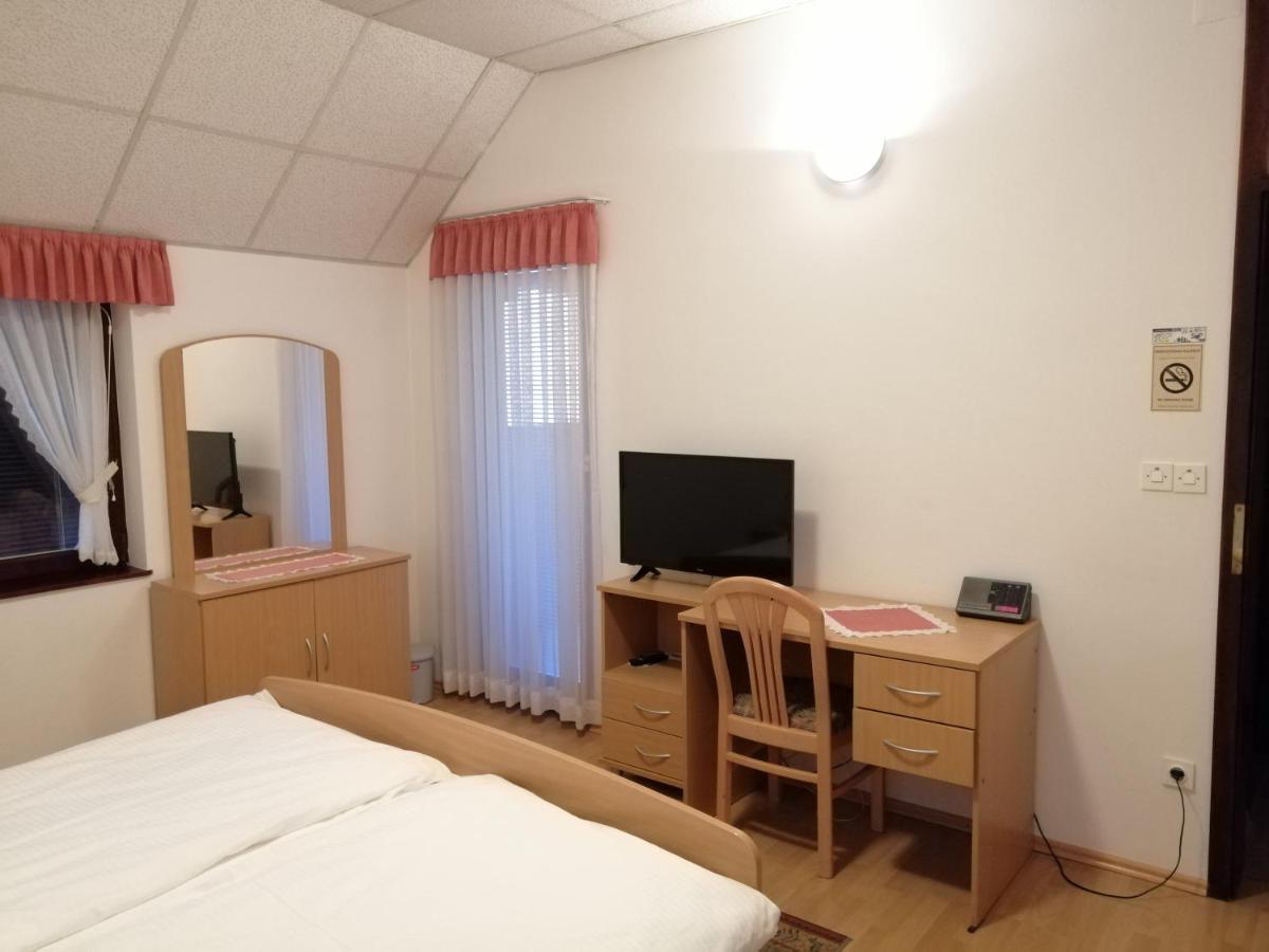 Prenocisca Mraz Apartment Velenje Bagian luar foto